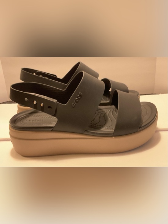CROCS Shoes - NWT - Crocs Brooklyn, Black Platform Wedge Sandals - Sz 8